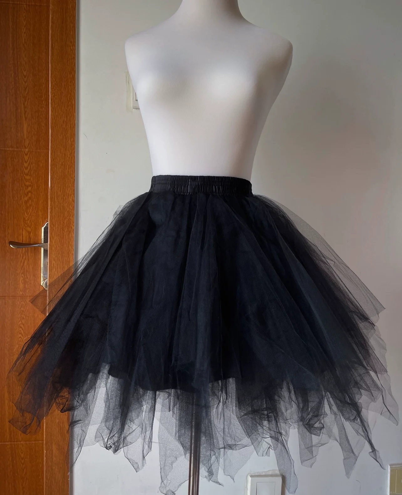 Kiko Lolita - Black Lolita Petticoat With Asymmetrical V-hem - Image 2