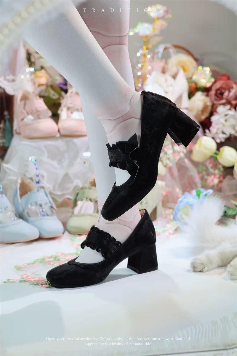 Heidi Manor - Classic Lolita Chunky Heels Shoes, Cutout Trims - Image 5