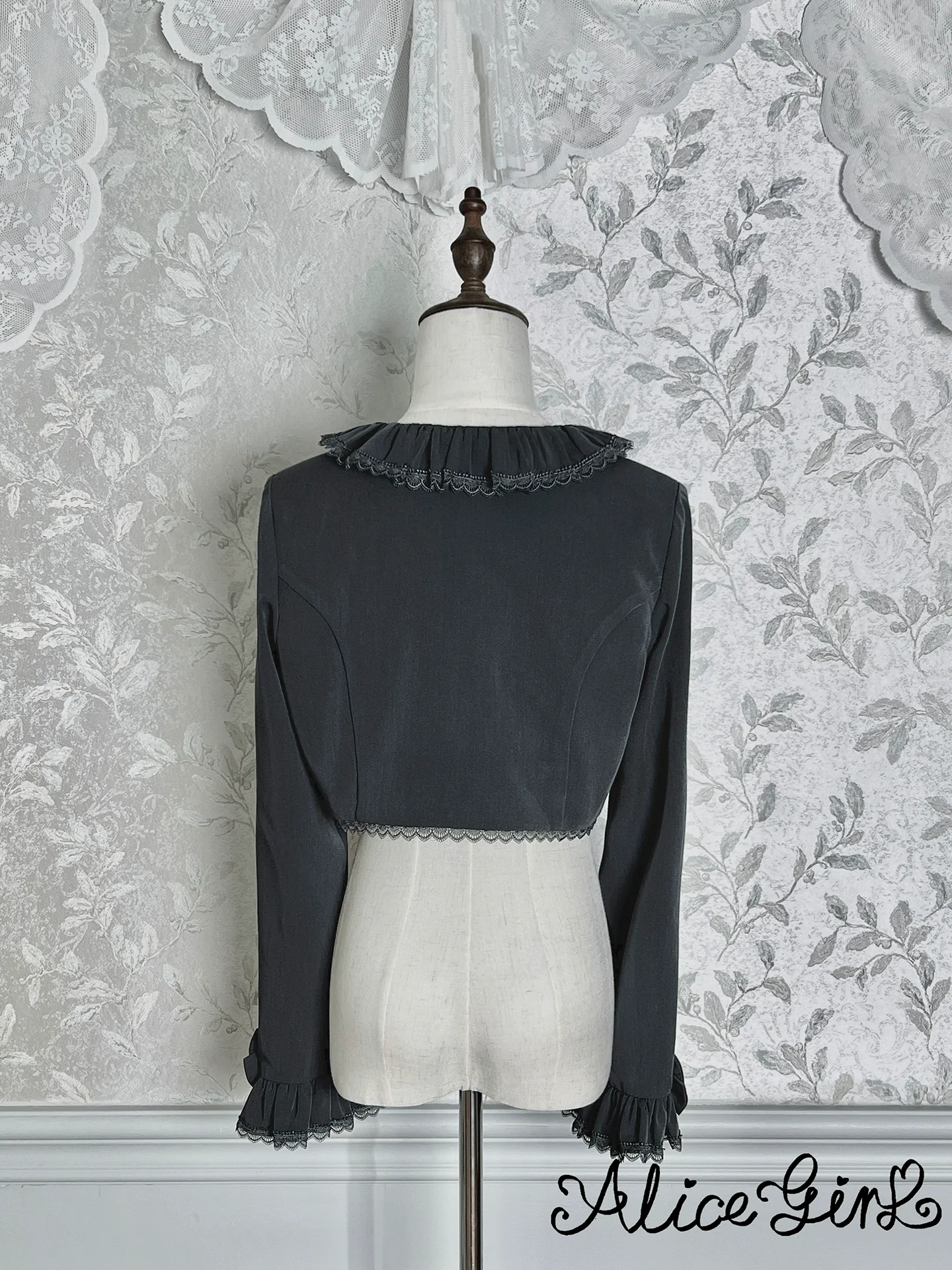 Alice Girl - Duke of Victoria - Classic Lolita Long Sleeve Bolero - Image 3