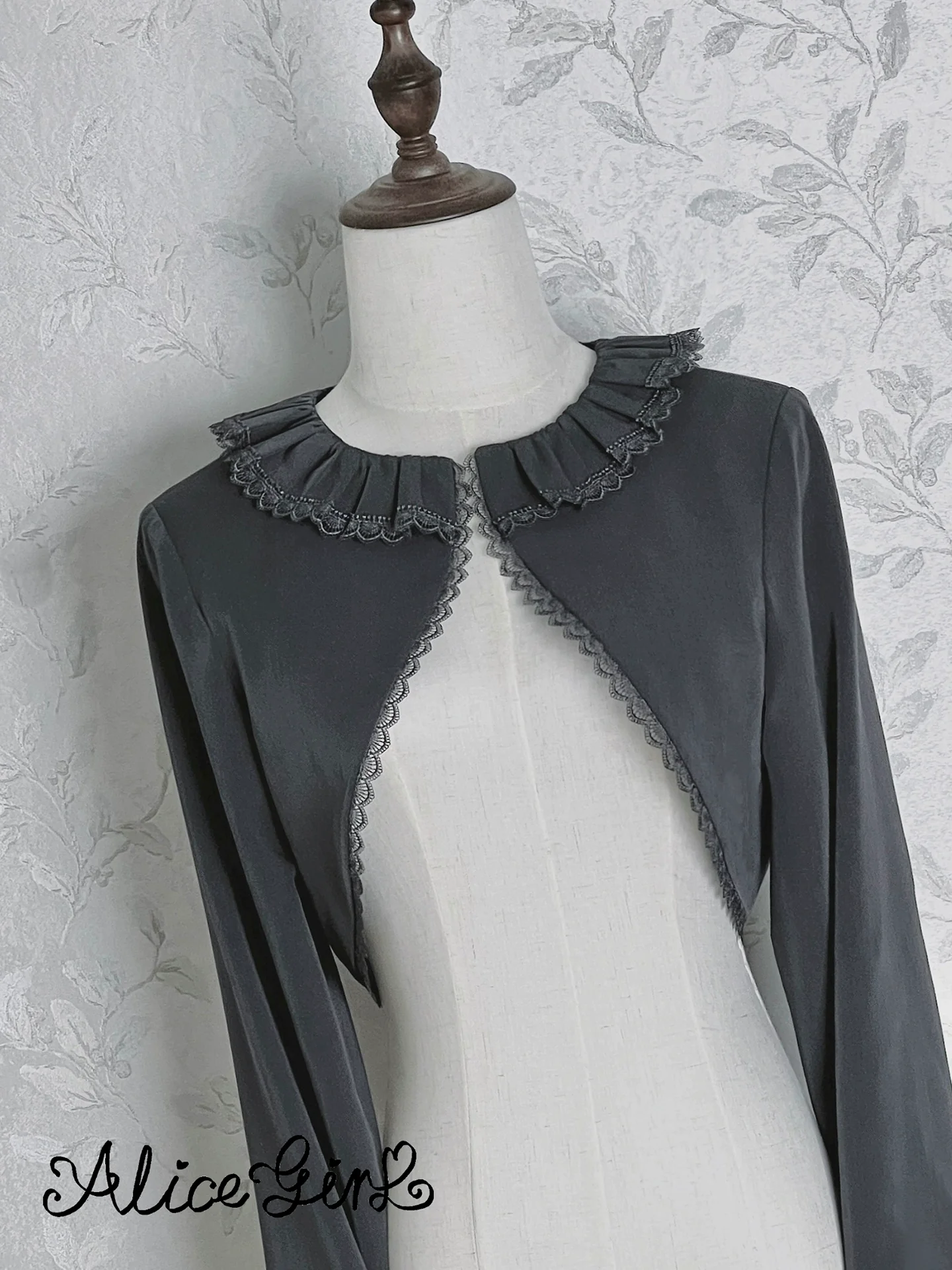 Alice Girl - Duke of Victoria - Classic Lolita Long Sleeve Bolero - Image 5