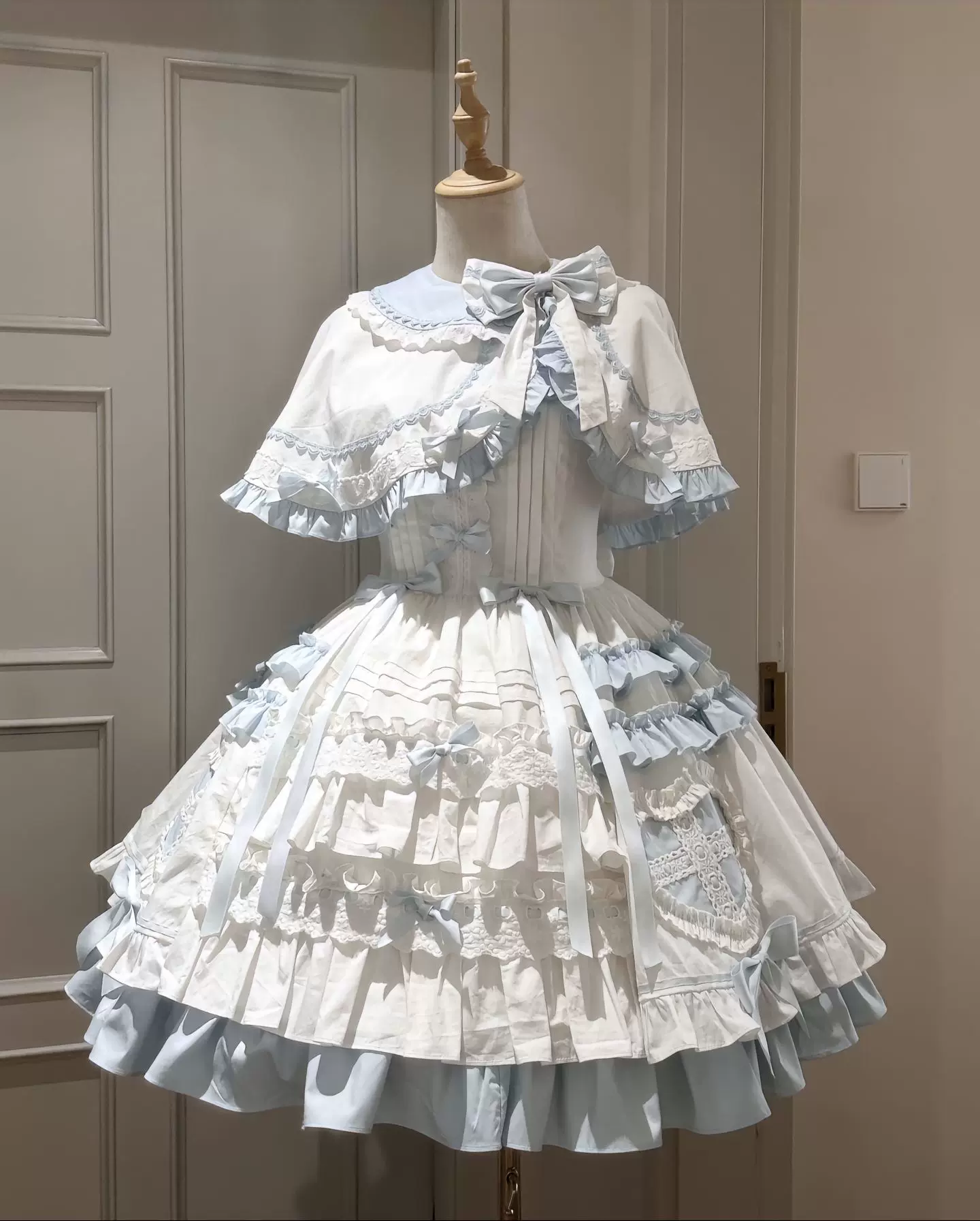 Showcase Doll - Doll-Like Sweet Lolita JSK Dress, Flounce Hem Cape