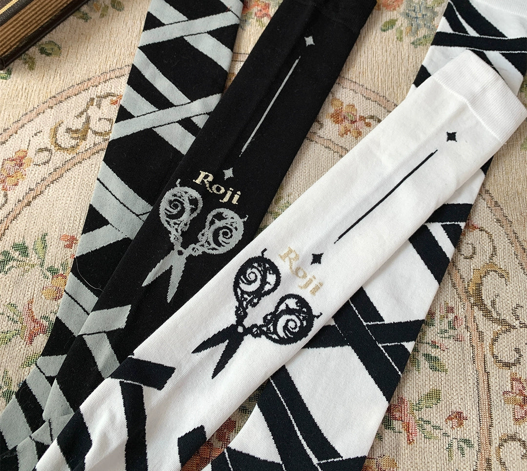 Roji Roji - Gothic Lolita Over-Knee Socks, Scissors Print - Image 3
