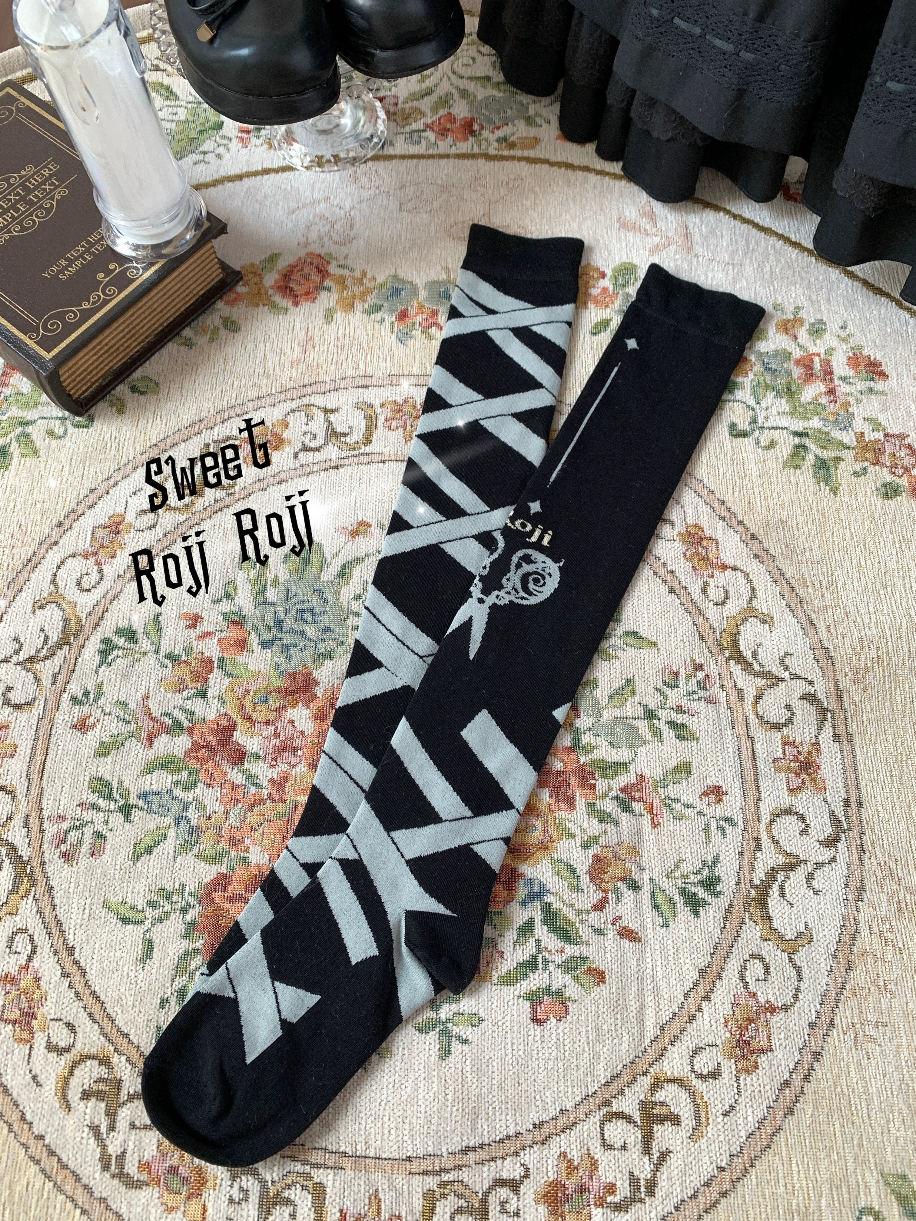 Roji Roji - Gothic Lolita Over-Knee Socks, Scissors Print - Image 7