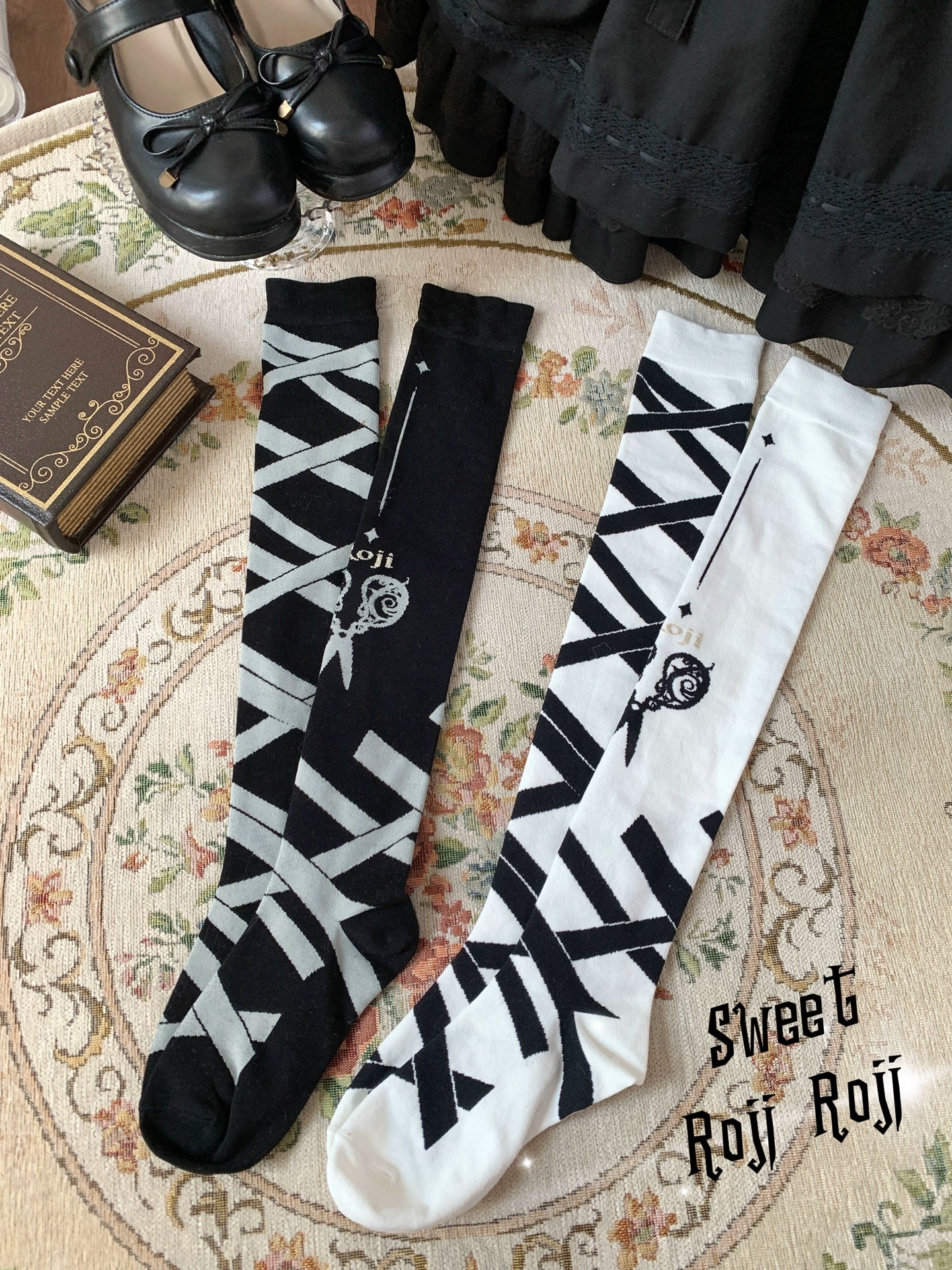 Roji Roji - Gothic Lolita Over-Knee Socks, Scissors Print - Image 8
