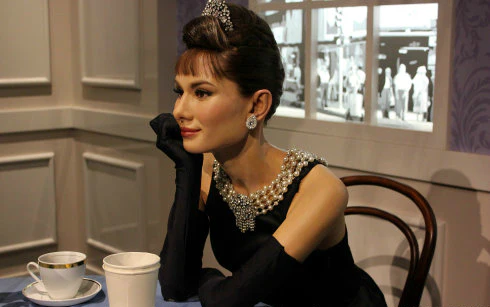 Hepburn time - Retro Elegant Tiered Pearl Choker - Image 3