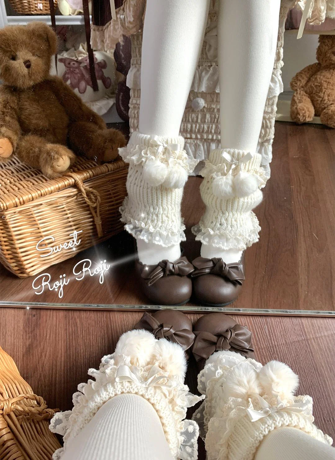 Roji Roji - Kawaii Lolita Wool Leg Warmers, Pom-Pom Accented Bow - Image 3