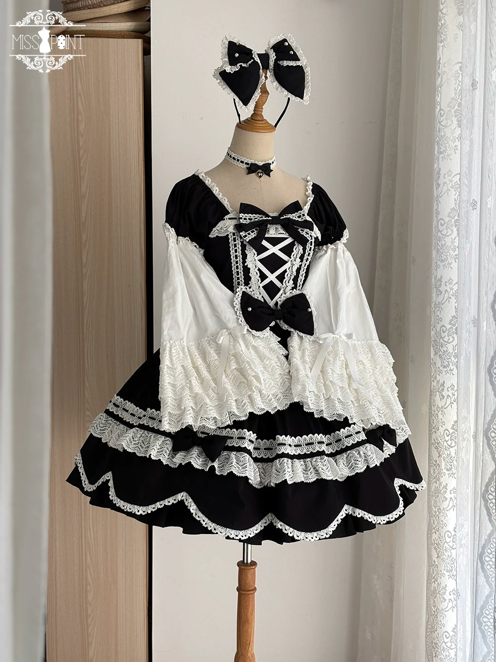 Vintage Petal Rabbit - Old School Lolita OP Cotton Dress With Petal-Shaped Hem - Image 53