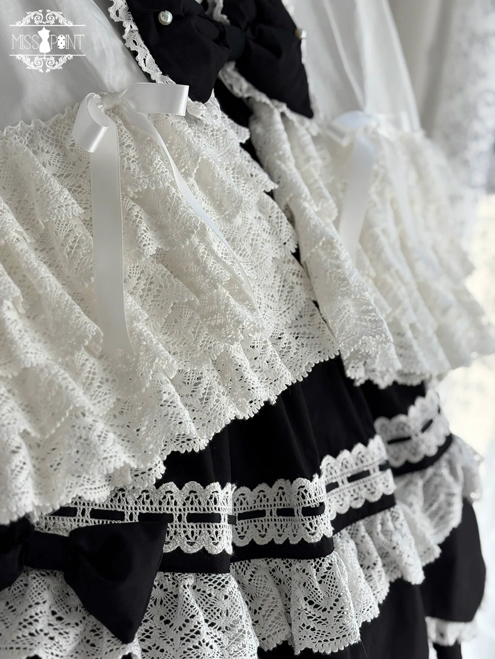 Vintage Petal Rabbit - Old School Lolita OP Cotton Dress With Petal-Shaped Hem - Image 54