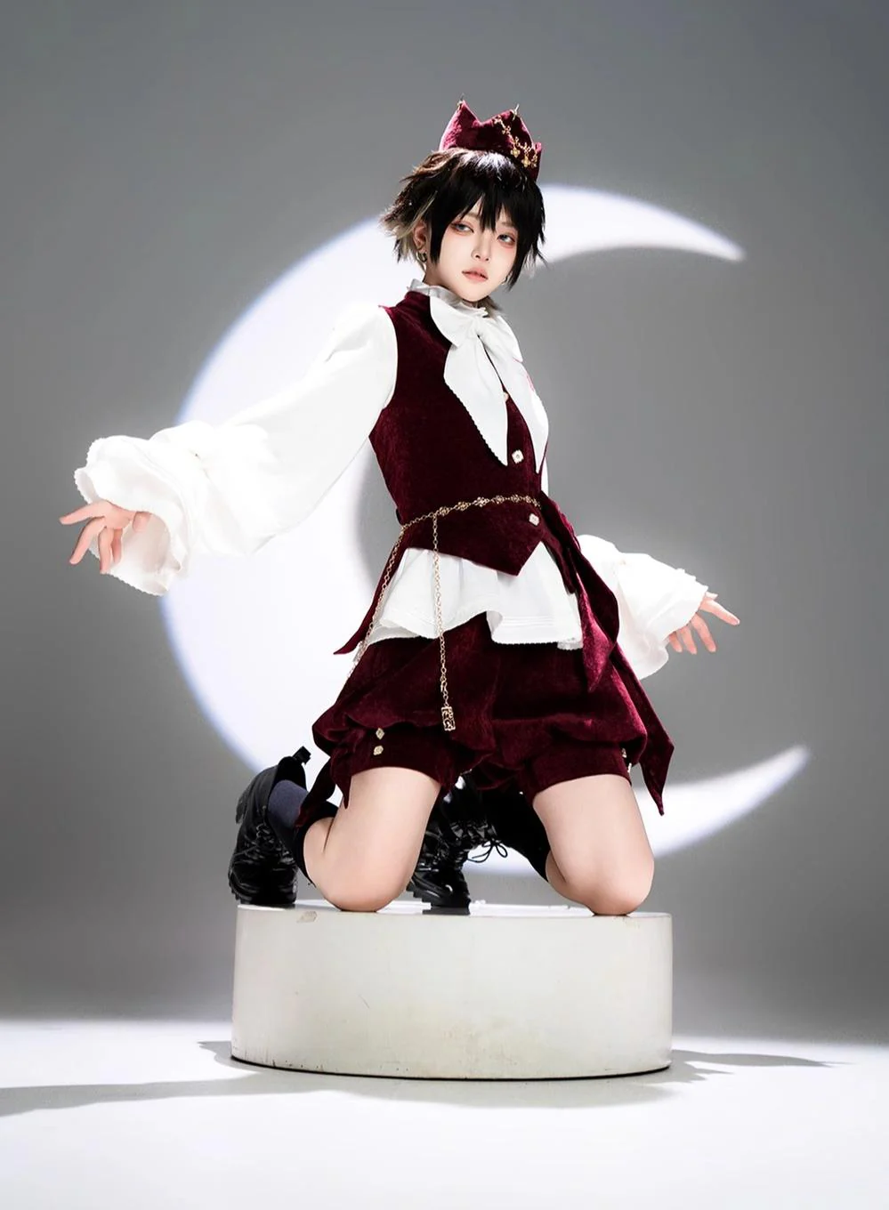 Hare Hunter - Ouji Lolita Retro Red Crown With Cross Star - Image 3
