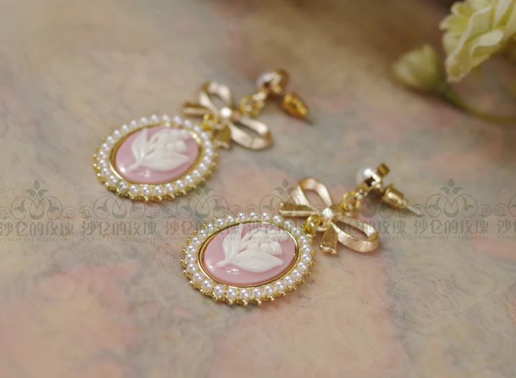Retro Cameo Lolita Earrings - Image 3