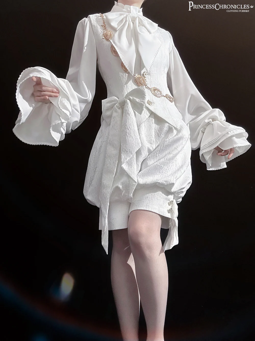 Rabbit Hunting White Moonlight - Retro Ouji Lolita White Vest - Image 3