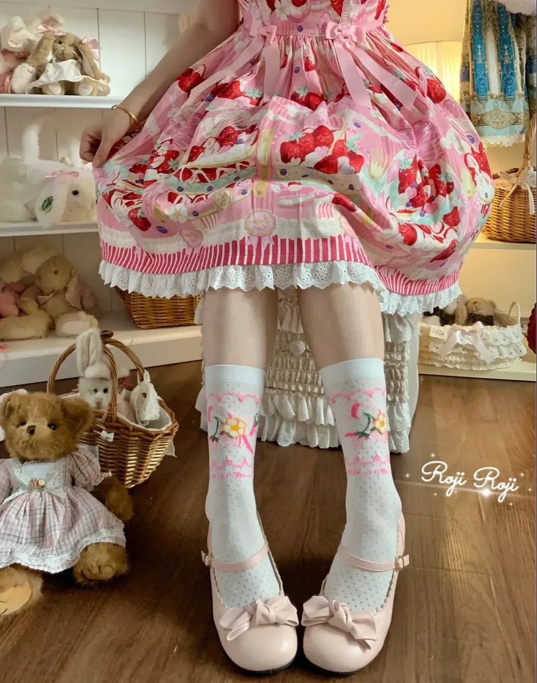Roji Roji - Sweet Lolita Socks, Strawberry Print - Image 4