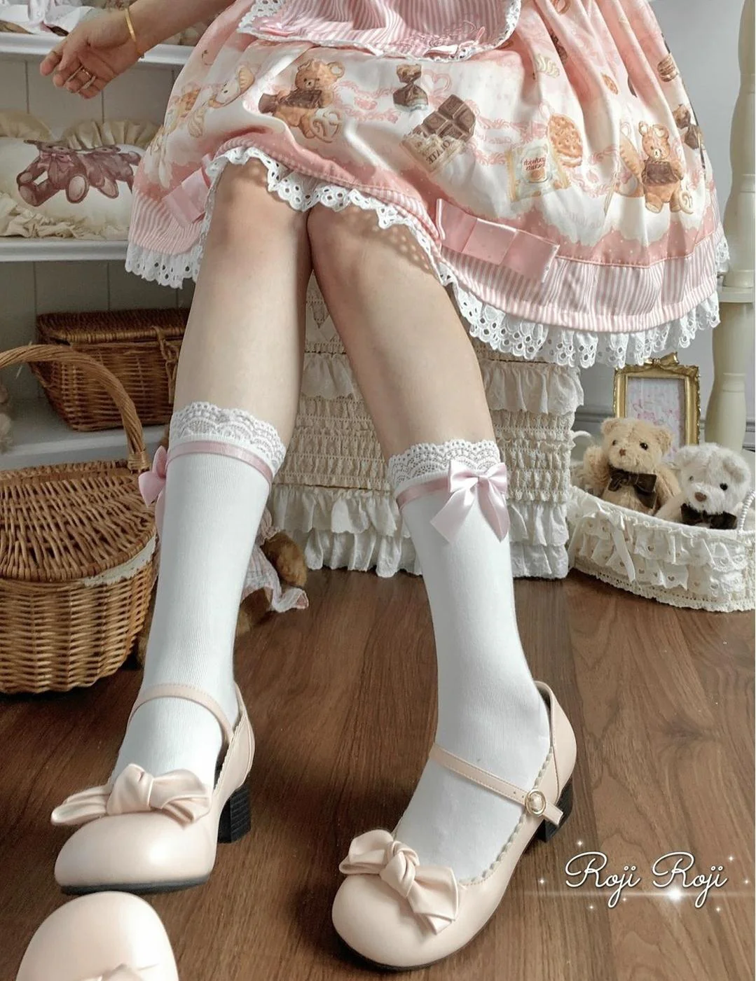 Roji Roji - Sweet Lolita Socks With Lace & Bow Details - Image 4